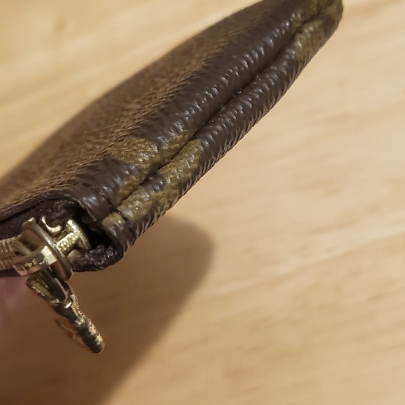 Louis Vuitton key pouch - Picture 5 of 12